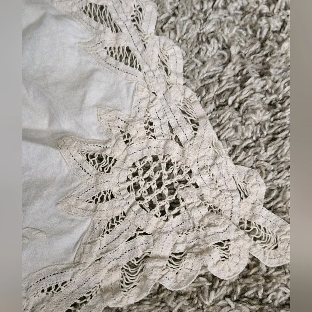 Antique Ivory White Woven Elegant Crocheted Lacey Lace Table Runner 12×31